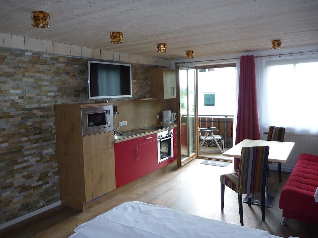 Füssen Gaestehaus Guggomos "Das Allgaeustyle" מראה חיצוני תמונה